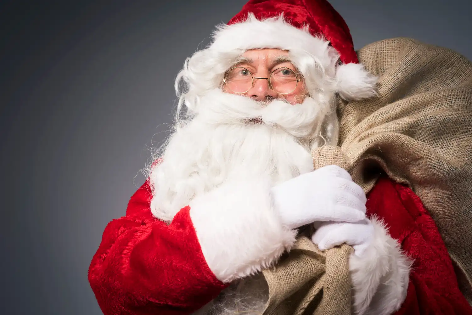 Babbo Natale porta regali ecosostenibili per un Natale più verde.